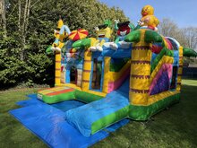 Summer party Springkussen met glijbaan en obstakels